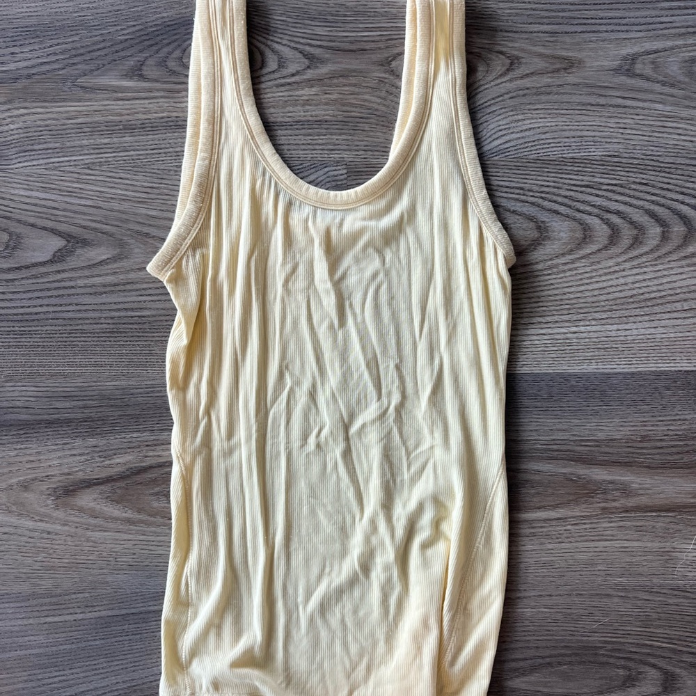 Lululemon hold tight light yellow tank top size 4
